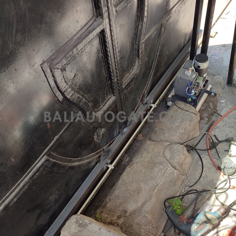Jasa Pemasangan Mesin Otomatis Pintu Gerbang di Bali